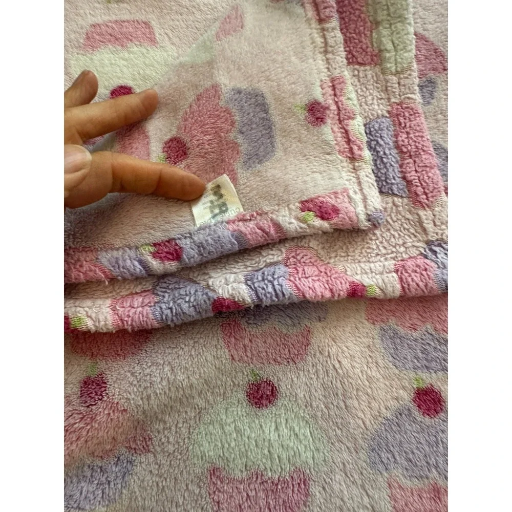 Cutie‎ Pie Baby Blanket Cupcakes Pink Purple Soft 28x38